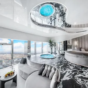 Sky Tower Z Jakuzzi Przy Oknie , Вроцлав Польша